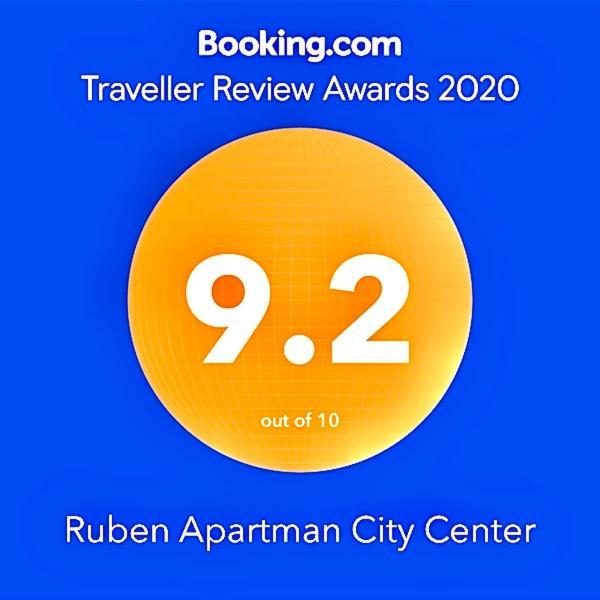 Ruben Apartman City Center Debrecen Esterno foto